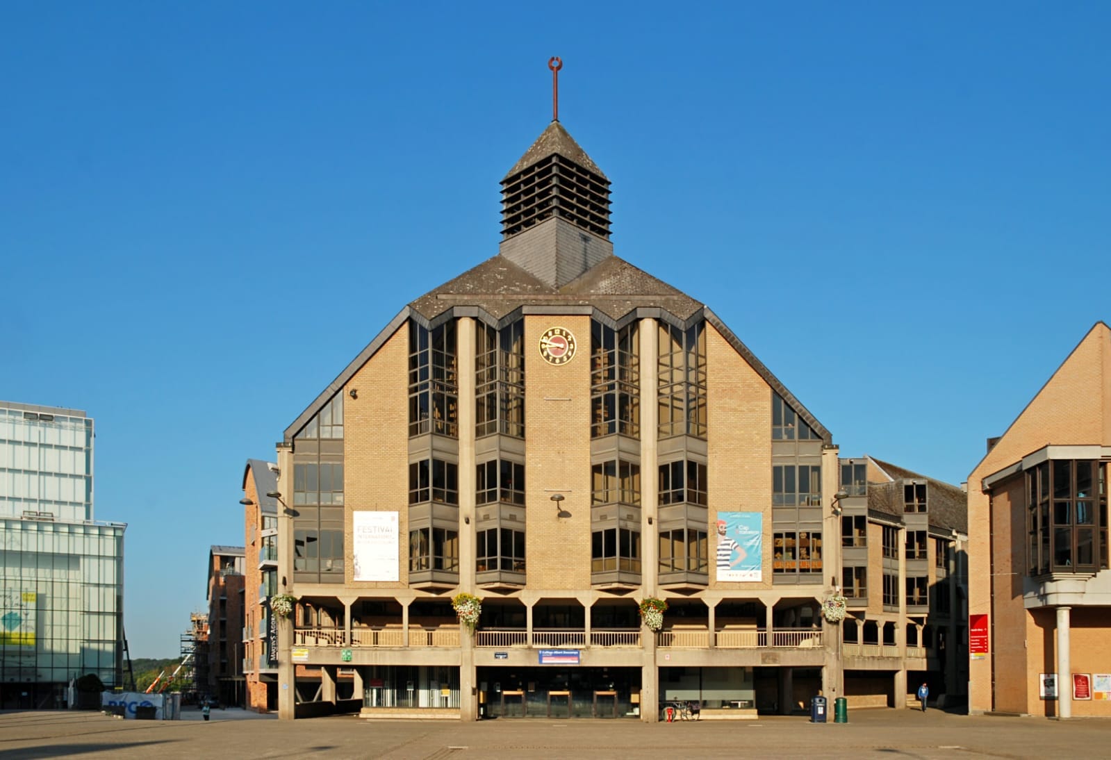 University Square - Louvain-la-Neuve - restaurants - bars - city - ville universitaire 