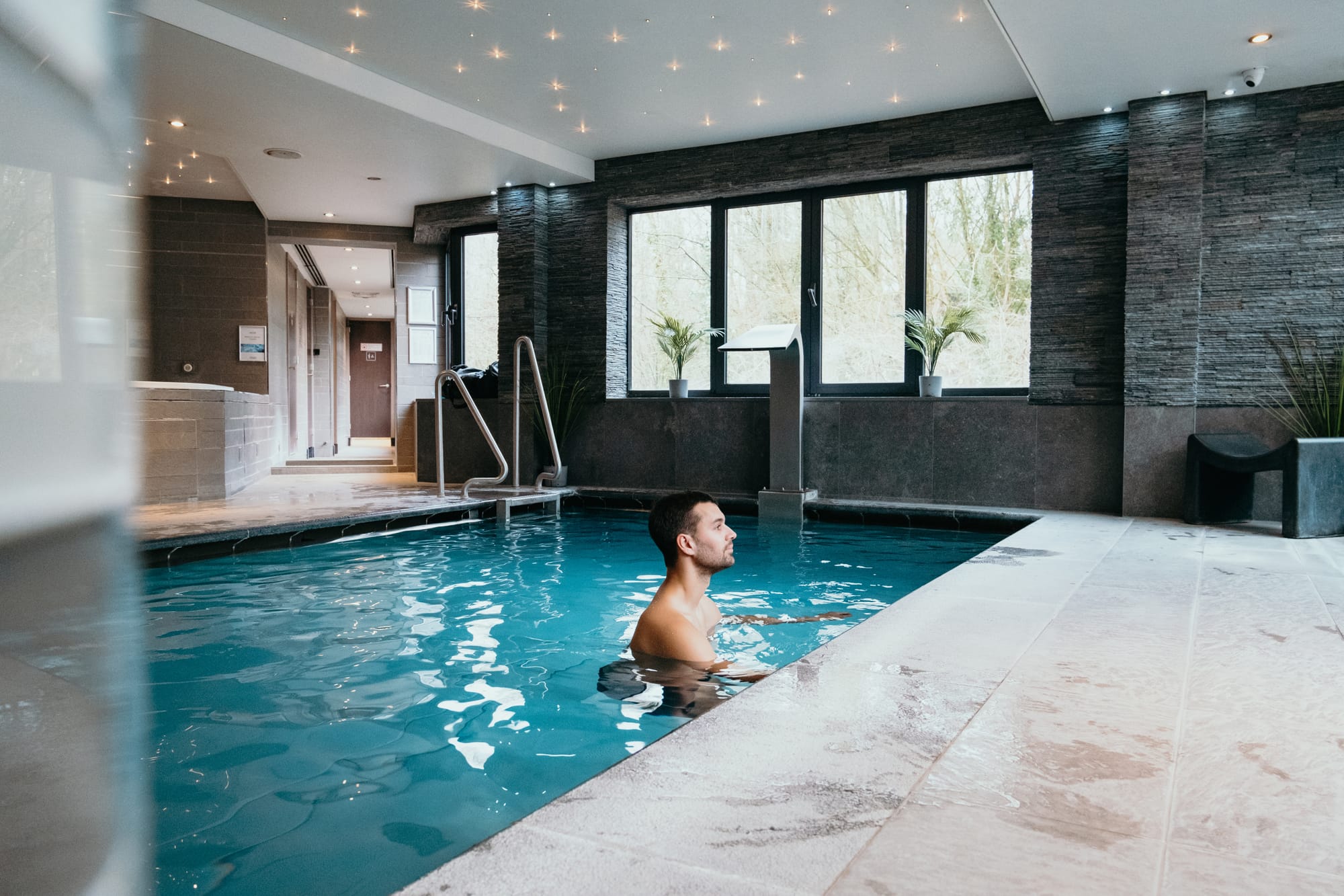 Wellnessruimte met zwembad, sauna en jacuzzi